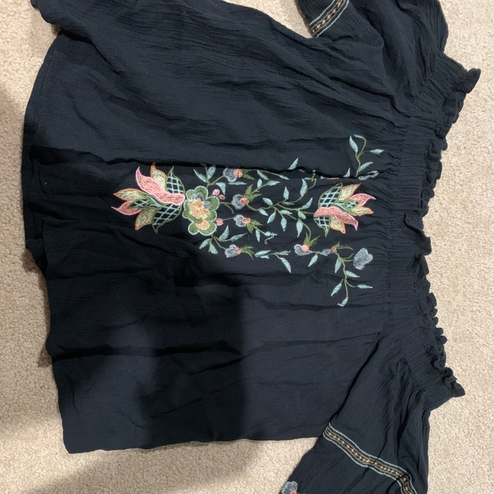 American Eagle Off the shoulder top